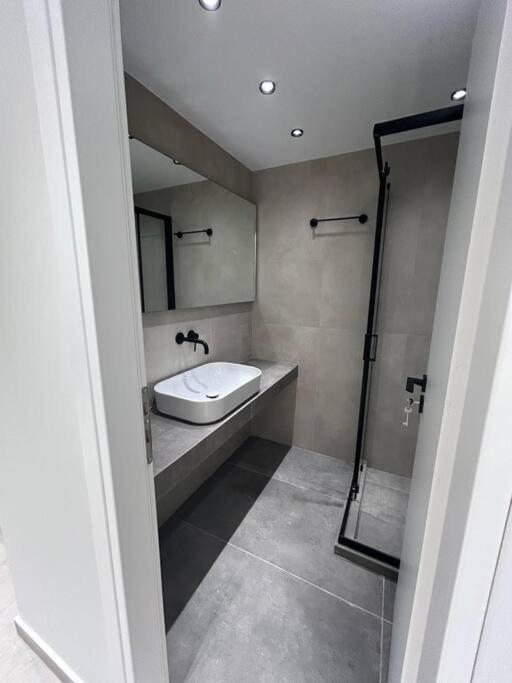 Bluemotion - Just Sleep 2 Apartment Piraeus Bagian luar foto
